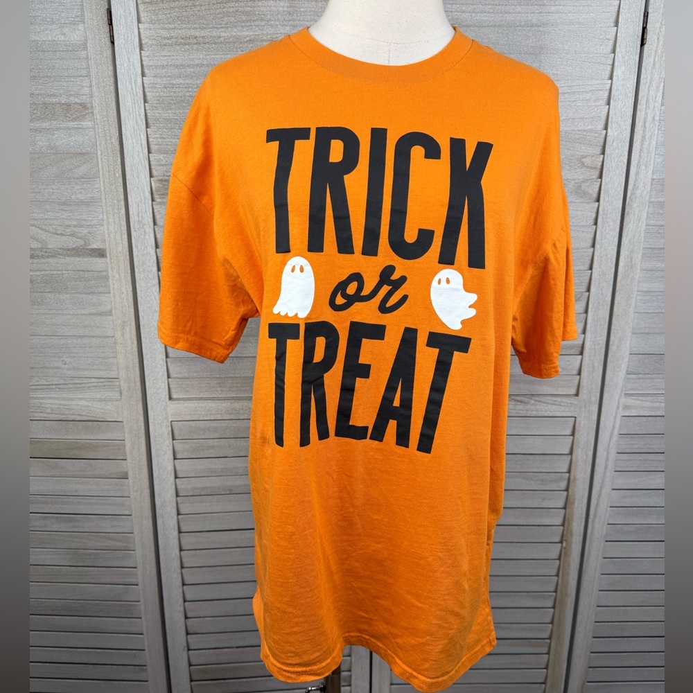 CELEBRATE IT Women's "Trick or Treat" Ghosts Halloween Tee Orange-Large